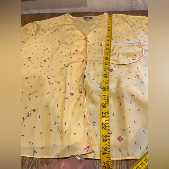Vintage LINDA BIS – Yellow Floral Button-Front Top – Size S/P - Picture 5 of 9